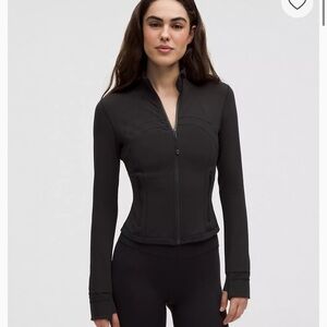 Lululemon Define Cropped Jacket
Nulu